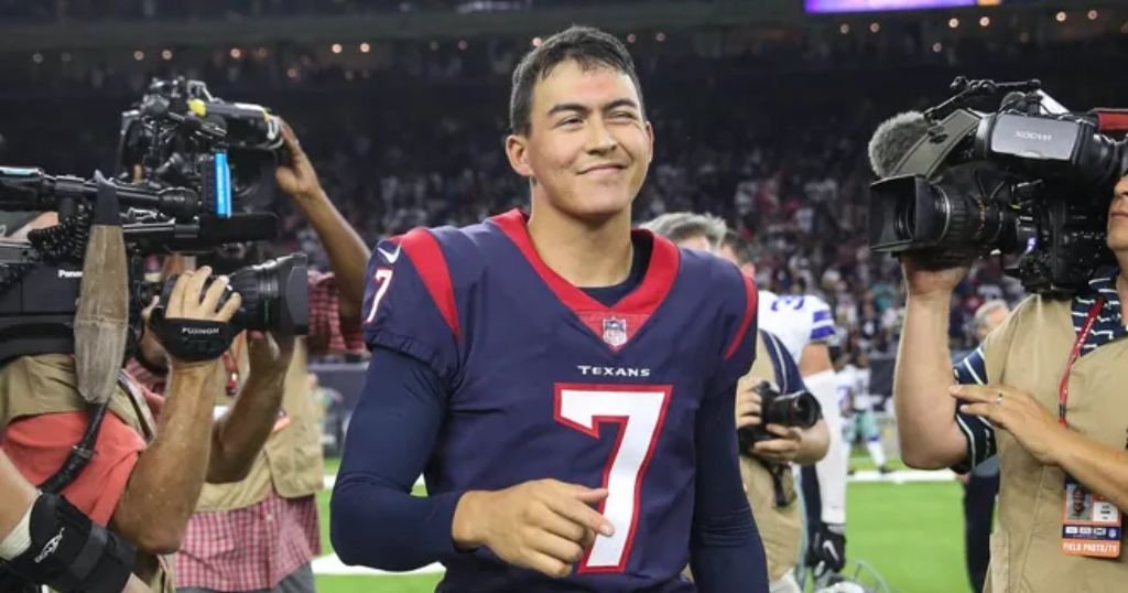 Rochelle Supporting Ka'imi's Fairbairn NFL Journey