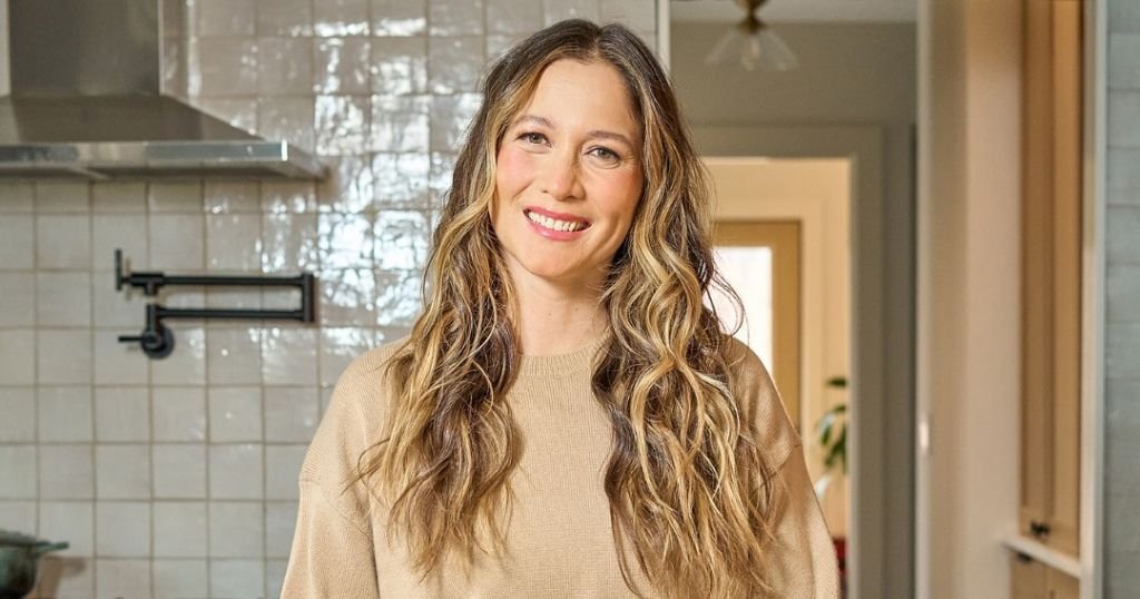 Emma Lovewell Personal Background & Early Life