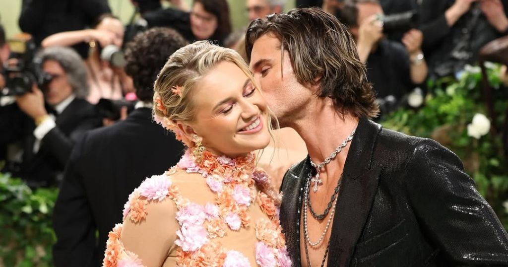 Chase Stokes Relationship with Kelsea Ballerini